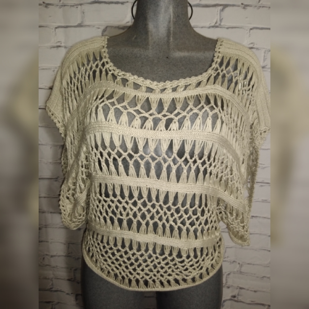 Bcbgmaxazria beige crochet top size M